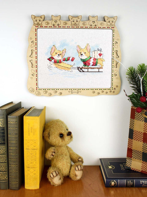 Kryželių siuvinėjimo rinkinys „Spėsime laiku“ 12×20 cm – minimalistinis sienų dekoras