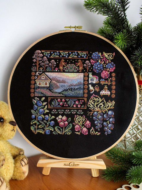 Siuvinėjimo kryželiu rinkinys „Kaimo aušra“ ant juodos drobės 19 x 19 cm