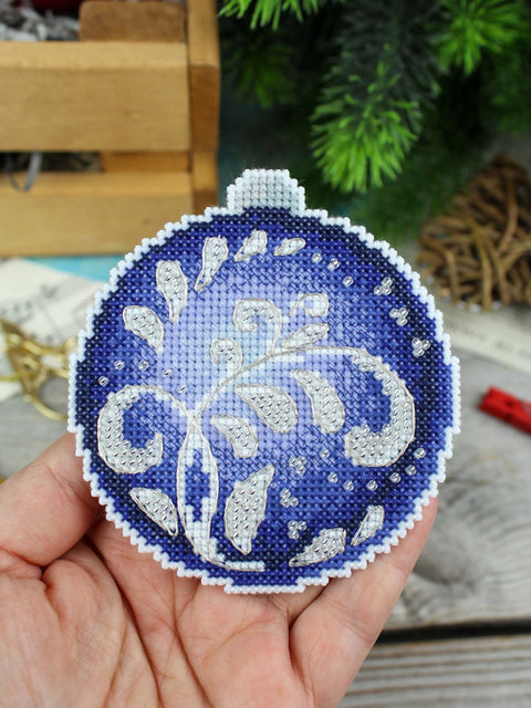 Siuvinėjimo kryželiu rinkinys žaisliukui „Safyro spindesys“ 10 x 9 cm