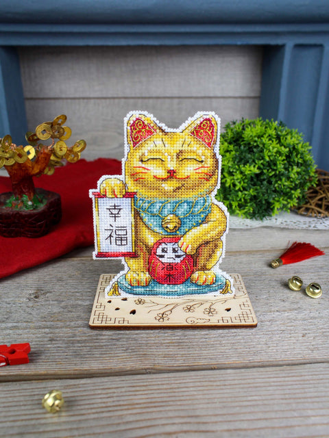 Siuvinėjimo kryželiu rinkinys „Auksinė Maneki-neko katė“ 13 x 10 cm