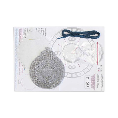 Kryželiu siuvinėjimo rinkinys „Beveik vidurnaktis“ – naujametis eglutės žaisliukas, 13×11 cm