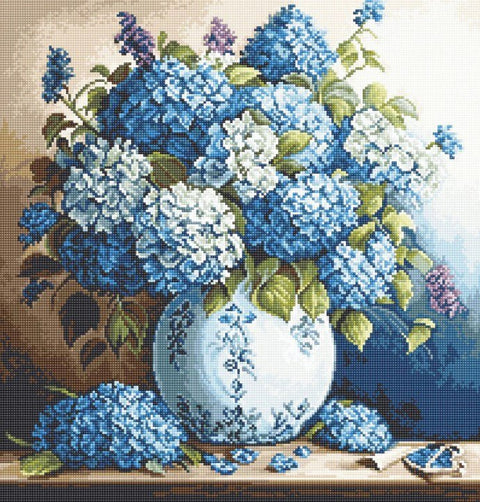Skaičiuojamas kryželiu siuvinėjimo komplektas „Hortenzijos vazoje“ 20×21 cm - kaSiulai.lt