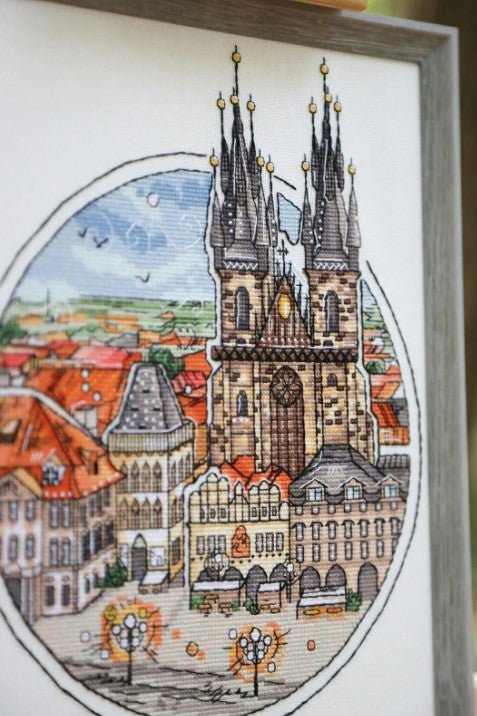 Skaičiuoto siuvinėjimo komplektas „Nuostabioji Praha“ — detalus Prahos panoramos vaizdas - kaSiulai.lt