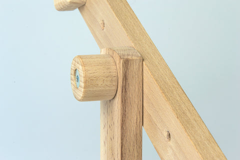Stabilus stalinis siuvinėjimo stovas su 30×40 cm rėmu — maksimalus aukštis 30 cm - kaSiulai.lt