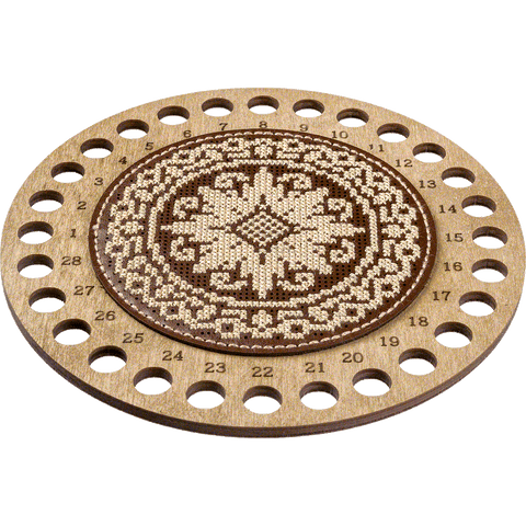 Siuvinėjimo kryželiu rinkinys – siūlų organizatorius iš dirbtinės odos 15×15 cm (Wonderland Crafts)