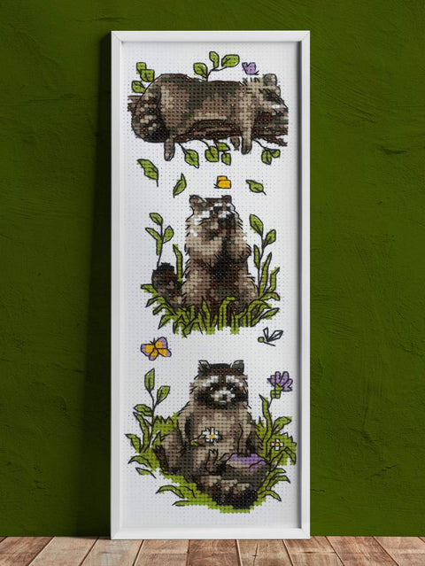 RIOLIS siuvinėjimo rinkinys „Trys meškėnai“ Nr. 2223 — 8×24 cm, 14ct AIDA, 9 spalvos