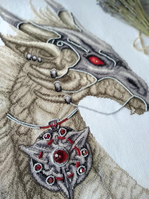 Kryželių siuvinėjimo rinkinys „Lobio sergėtojas“ – Aida 16, 28×44 cm | Charivna Mit