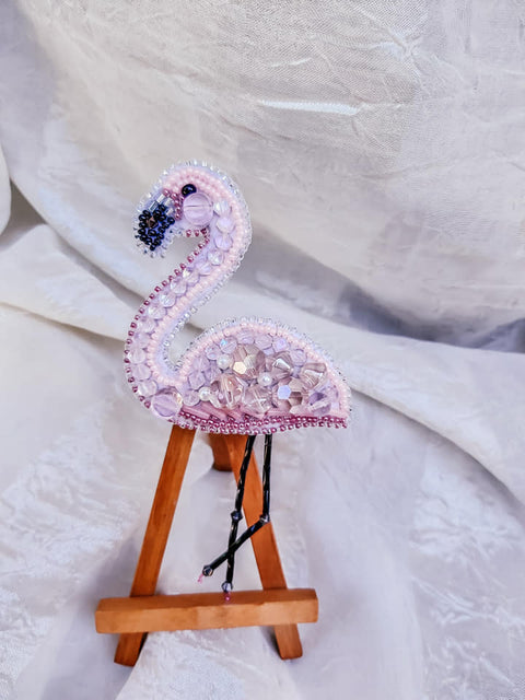 Komplektas brošei „Flamingas“ — karoliukų siuvinėjimo rinkinys