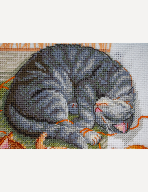 Siuvinėjimo kryželiu rinkinys „Katės ir siūlai“ 20 x 20 cm