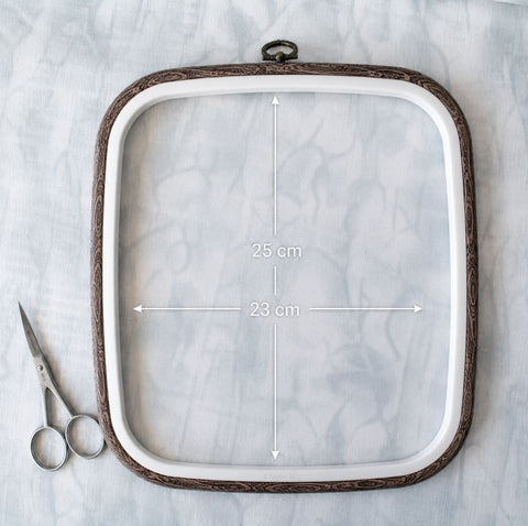 Lankstus kvadratinis siuvinėjimo lankelis Flexi Hoop 23 x 25 cm, rudas