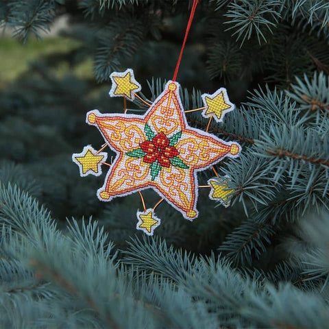 Charivna Mit kryželių siuvinėjimo rinkinys „Kalėdiniai eglutės žaisliukai“, 13×13 cm