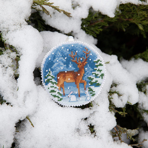 Siuvinėjimo kryželiu rinkinys „Žiemos vakaras“ — kalėdinis eglutės žaisliukas (Charivna Mit)