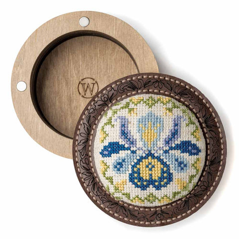 Siuvinėjimo adatinės ir adatų pagalvėlės rinkinys „Vilkdalgiai“ kryželiui – Wonderland Crafts