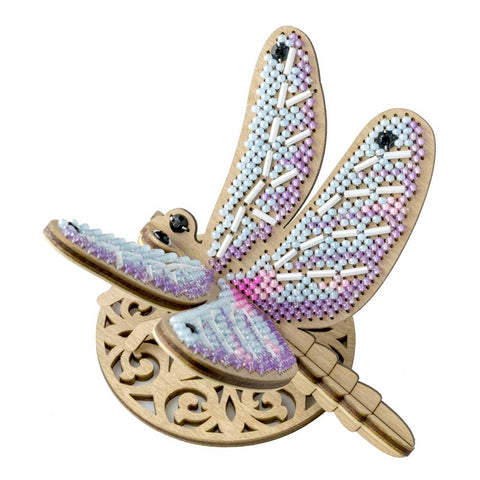 Laumžirgį vaizduojantis medinis karoliukų siuvinėjimo rinkinys „Wonderland Crafts“