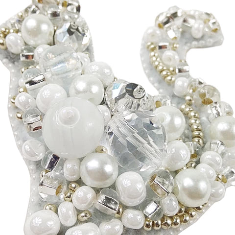 Karoliukų siuvinėjimo rinkinys brošei „Katė“ su kristalų akcentais