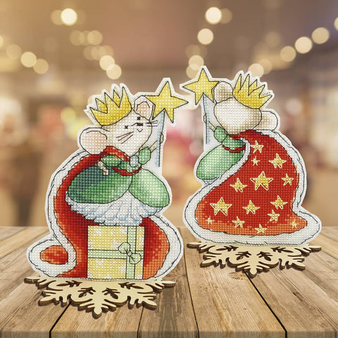 Charivna Mit siuvinėjimo rinkinys „Pelytė“ — kryželis ant plastikinės kanvos, 21 spalva, 10,5×13 cm