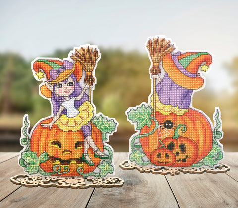 Charivna Mit „Happy Halloween“ kryželių siuvinėjimo rinkinys su Crystal Art, 12×14 cm