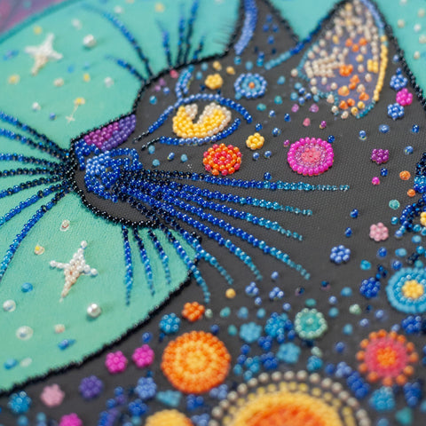 Karoliukų siuvinėjimo rinkinys „Žvaigždžių žvilgsnis“ 30x45 cm gyvūnų motyvo paveikslui ant drobės