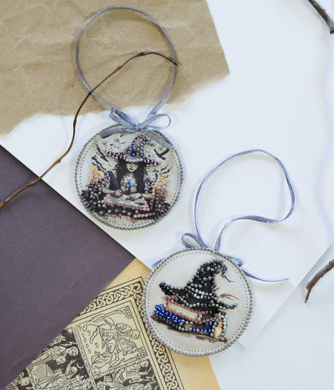 Mini karoliukų siuvinėjimo komplektas „Kerėtoja“ — interjero dekoracija