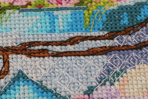 Abris Art siuvinėjimo kryželių rinkinys Velykų zuikis — mėlyna kanva 14 ct, 28 spalvų, 13×16 cm