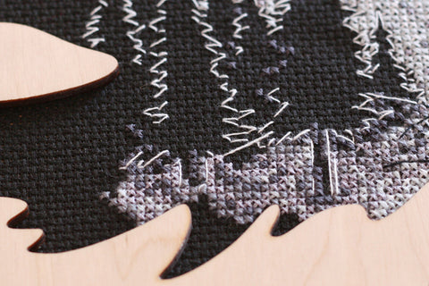 Abris Art siuvinėjimo rinkinys „Kalnuose“ su dekoratyviu mediniu rėmeliu, 29,7×29,7 cm