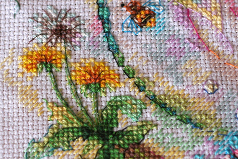 Abris Art siuvinėjimo rinkinys kryželiu „Spalvų magija“ 14 ct, 38 spalvos, 25×23 cm