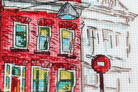 Abris Art siuvinėjimo kryželiu rinkinys „Spalvotas miestelis“, 20×22 cm, 14 ct