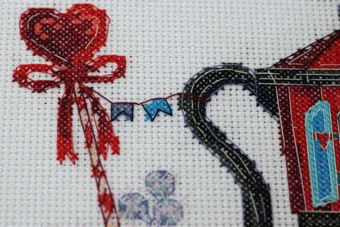 Abris Art kryželių rinkinys „Kavinė“ – 14 ct drobė, 32 spalvų siūlai, 15×19 cm