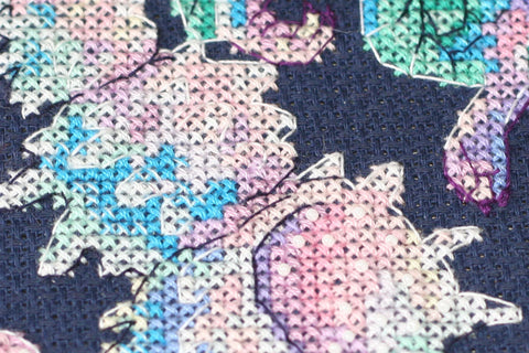 Abris Art siuvinėjimo kryželiu rinkinys „Mažasis drakonas“ 14 ct su PRECIOSA karoliukais, 17,5×17,5 cm