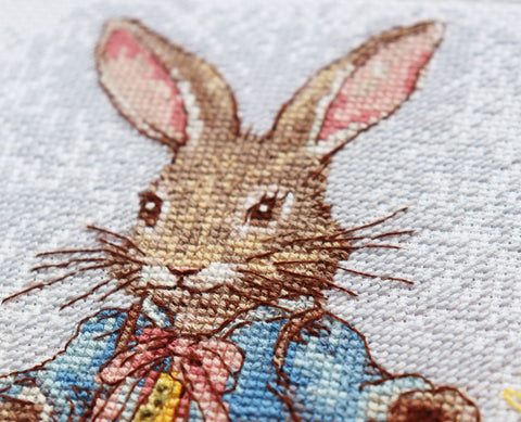 Abris Art siuvinėjimo kryželiu rinkinys Pavasario zuikis 14 ct su PRECIOSA karoliukais, 18×20 cm