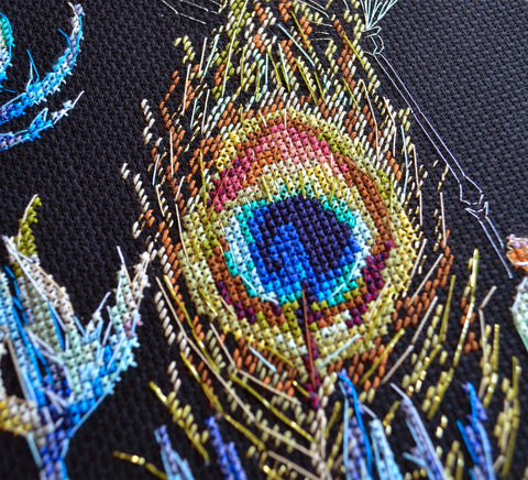 Abris Art siuvinėjimo rinkinys „Remembering“ — juoda 14 ct kanva, 22×30 cm, 34 spalvų