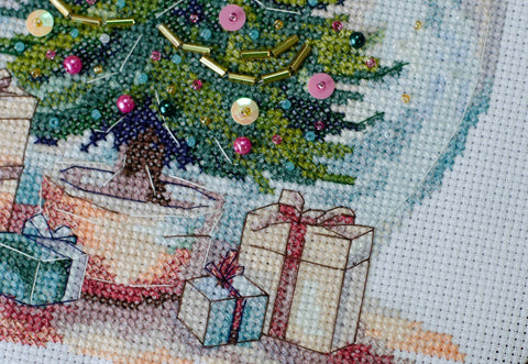 Kalėdinis kryželių siuvinėjimo rinkinys „Kalėdų laukimas“ su PRECIOSA karoliukais ir dekoratyviniais perlais