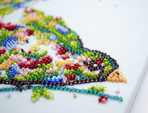 Siuvinėjimo karoliukais rinkinys „Dainuojantis paukštis“ 20×20 cm — Preciosa (Abris Art)