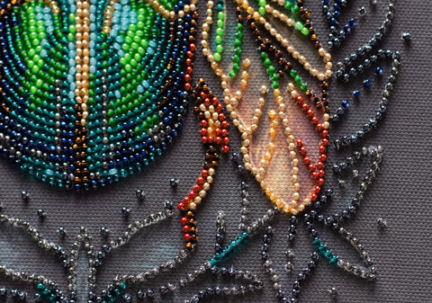 Abris Art karoliukų siuvinėjimo rinkinys „Smaragdinis vabalas“ 20×20 cm