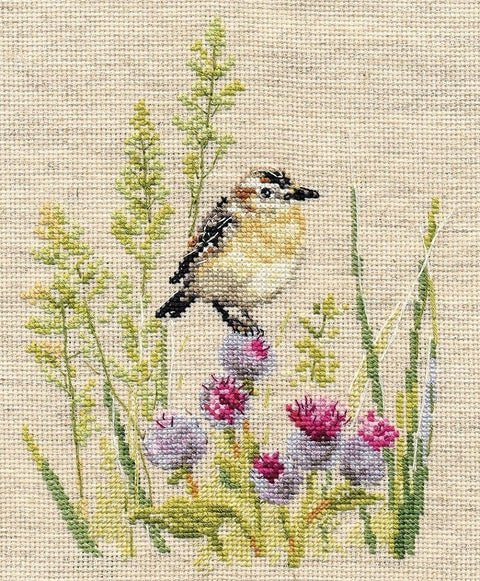 Alisa — žavingas paukštelis: kryželiu siuvinėjimo komplektas, 24 spalvų, 15×19 cm - kaSiulai.lt