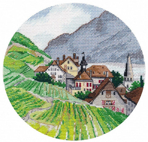 Alpės — miniatiūrinis kryželiu siuvinėjimo komplektas 15×15 cm, 26 spalvų - kaSiulai.lt