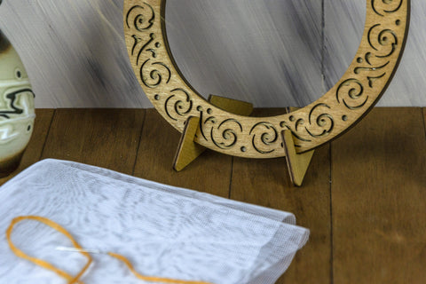 Ąžuolinis 18 cm magnetinis siuvinėjimo lankelis — kompaktiškas ir tvirtas - kaSiulai.lt