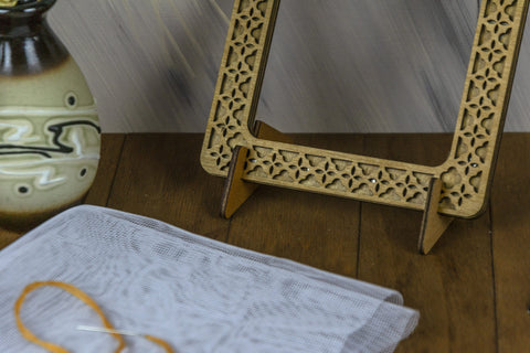 Ąžuolinis magnetinis siuvinėjimo rėmelis 14×14 cm, idealus rankdarbiams - kaSiulai.lt