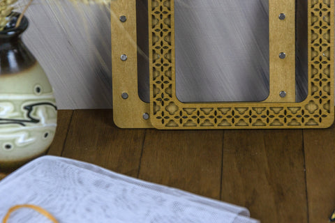 Ąžuolinis magnetinis siuvinėjimo rėmelis 14×14 cm, idealus rankdarbiams - kaSiulai.lt