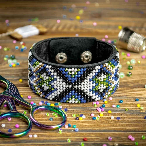 Wonderland Crafts siuvinėjimo rinkinys ant dirbtinės odos su PRECIOSA karoliukais (923 vnt.)
