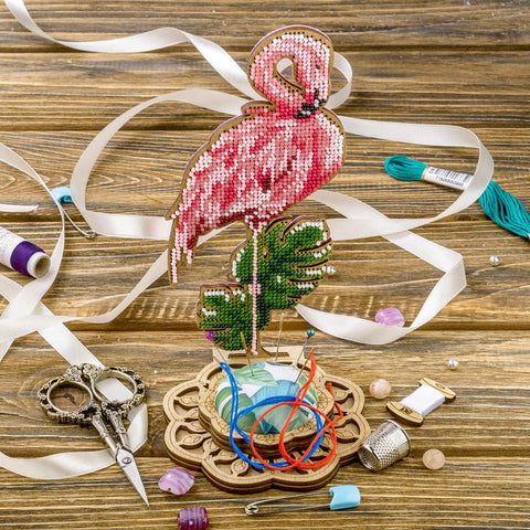 Karoliukų siuvinėjimo rinkinys adatų pagalvėlei — medinė perforuota plokštelė 10×19,5 cm