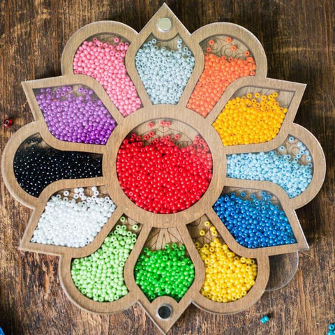 Karoliukų organizatorius Wonderland Crafts su skaidriu dangteliu ir magnetu, 14×14,5 cm