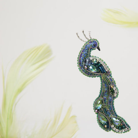 Brošės „Laimės paukštis” siuvinėjimo rinkinys su karoliukais ir kristalais (Charivna Mit)