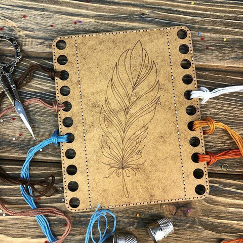 Wonderland Crafts perforuotas medinis siuvinėjimo kryželių rinkinys 14×17 cm (be siūlų)