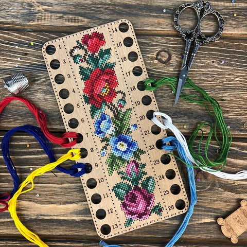 Perforuotas medinis siuvinėjimo ruošinys kryželiu 9,5×20 cm — be siūlų