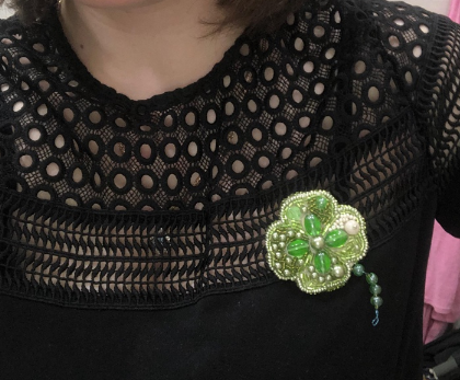 Crystal Art karoliukų siuvinėjimo rinkinys brošei „Sėkmės simbolis“ (Charivna Mit)