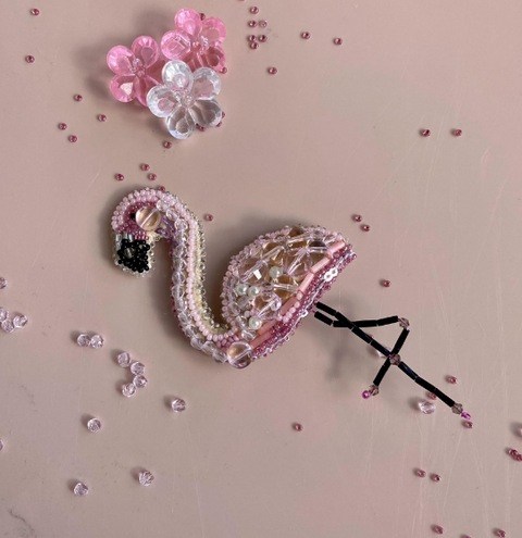 Komplektas brošei „Flamingas“ — karoliukų siuvinėjimo rinkinys