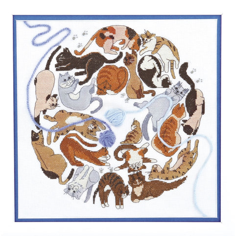 Crystal Art „Katės žaidimas“ — siuvinėjimo kryželiu rinkinys (Aida 16, 25×25 cm) Charivna Mit