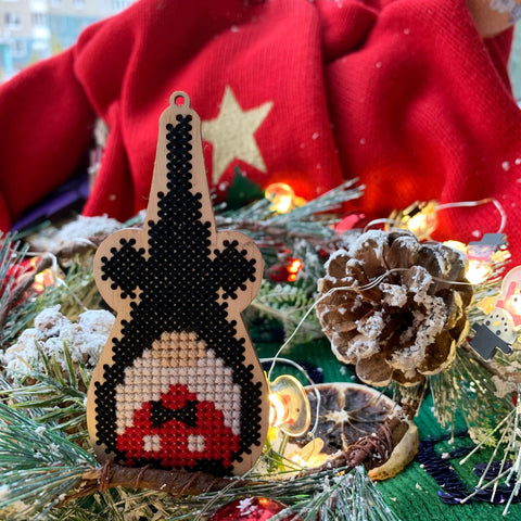 Dekoratyvinė nykštuko figūrėlė su smokingu KF022/82 - kaSiulai.lt