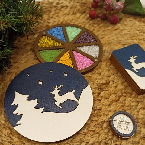 Dėžutė su karoliukais „Žiemos elnias“ KF027/70 - kaSiulai.lt